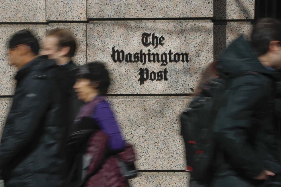 GO WOKE OR GO BROKE! Washington Post reportedly already lost quarter million subs after billionaire-owner refused to stand up against Hitler-praising Trump 🚨
