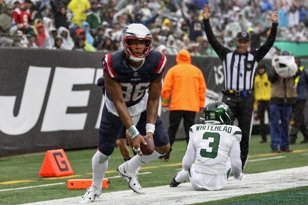 Patriots stave off Jets comeback to win 15th straight game against New York