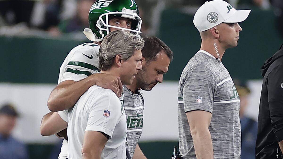 New York Jets QB Aaron Rodgers suffers season-ending Achilles injury 4  plays into New York Jets' debut