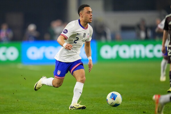 United States' Sergino Dest runs with the ball during a CONCACAF Nations League championship soccer match between Mexico and the United States, March 24, 2024, in Arlington, Texas. The U.S. won 2-0. (AP Photo/Julio Cortez, File)