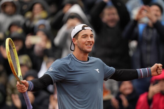 Never too late: Struff beats Fritz in Munich final for his first title at age 33