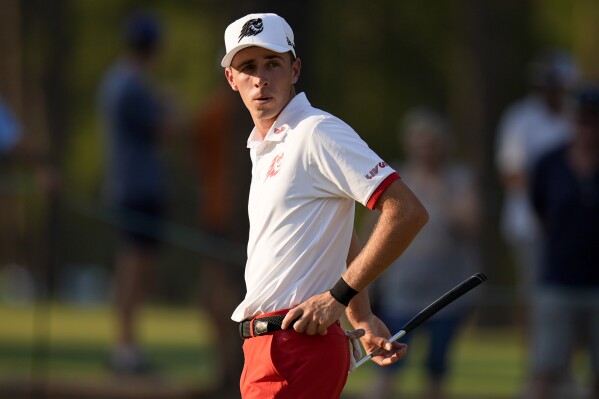 David Puig, of Spain, reacts after missing a putt on the 16th hole during the second round of the U.S. Open golf tournament Friday, June 14, 2024, in Pinehurst, N.C. (AP Photo/Mike Stewart)