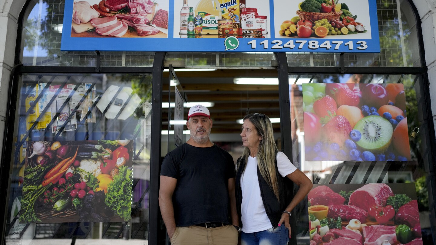БУЕНОС АЙРЕС, Аржентина (AP) — Серхио Гомес, собственик на магазин