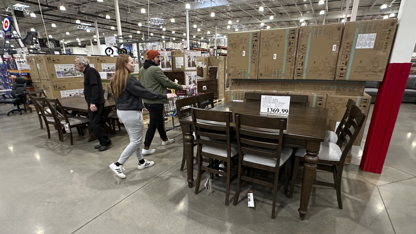 U.S. inflation ticked higher last month, in latest sign of persistent price pressures
