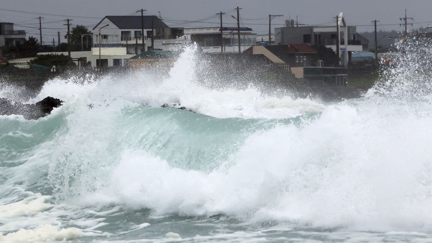 Khanwon started blowing in South Korea with strong winds after it rained in Japan for a week