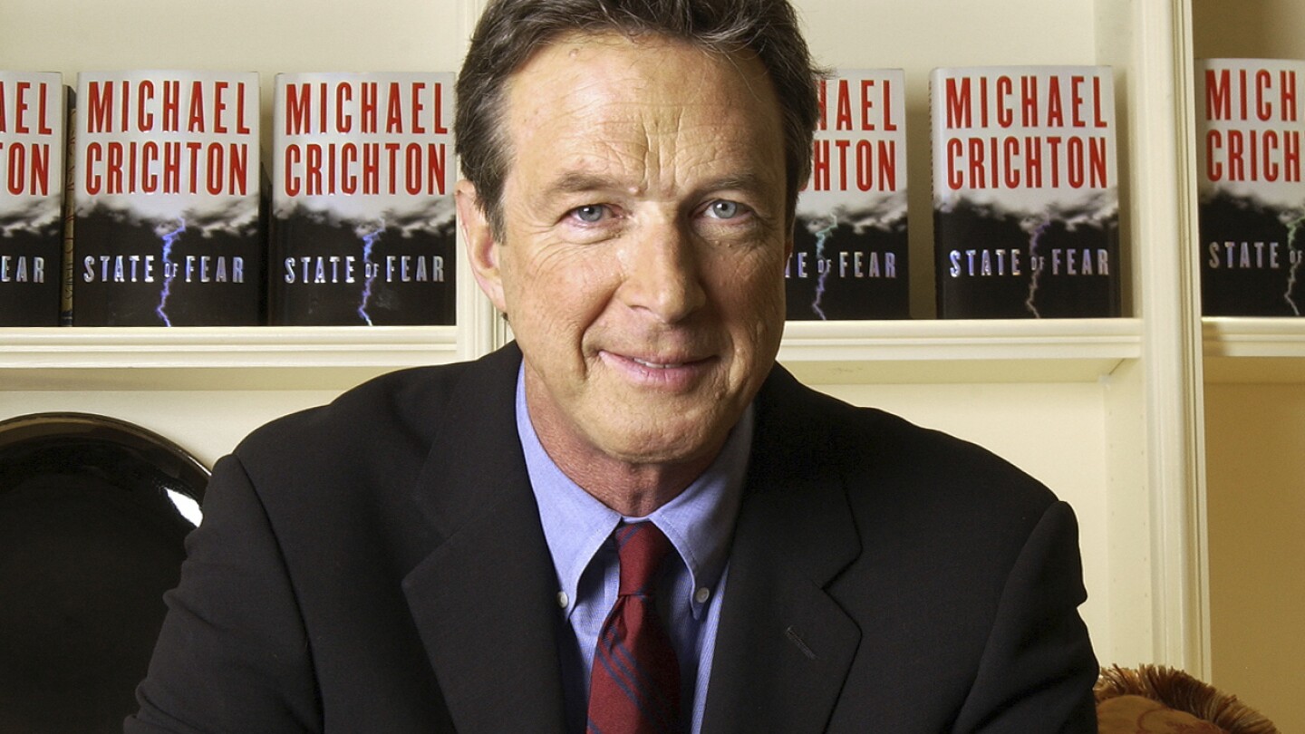 Pencipta “ER” Michael Crichton telah mengajukan gugatan terhadap Warner Bros. atas drama rumah sakit yang akan segera mengambil lokasi syuting “The Pitt.”