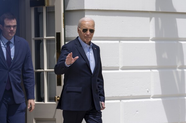 President Joe Biden waves as he walks to Marine One for departure from the South Lawn of the White House, Tuesday, April 30, 2024, in Washington. Biden is headed to Delaware. (Ǻ Photo/Alex Brandon)