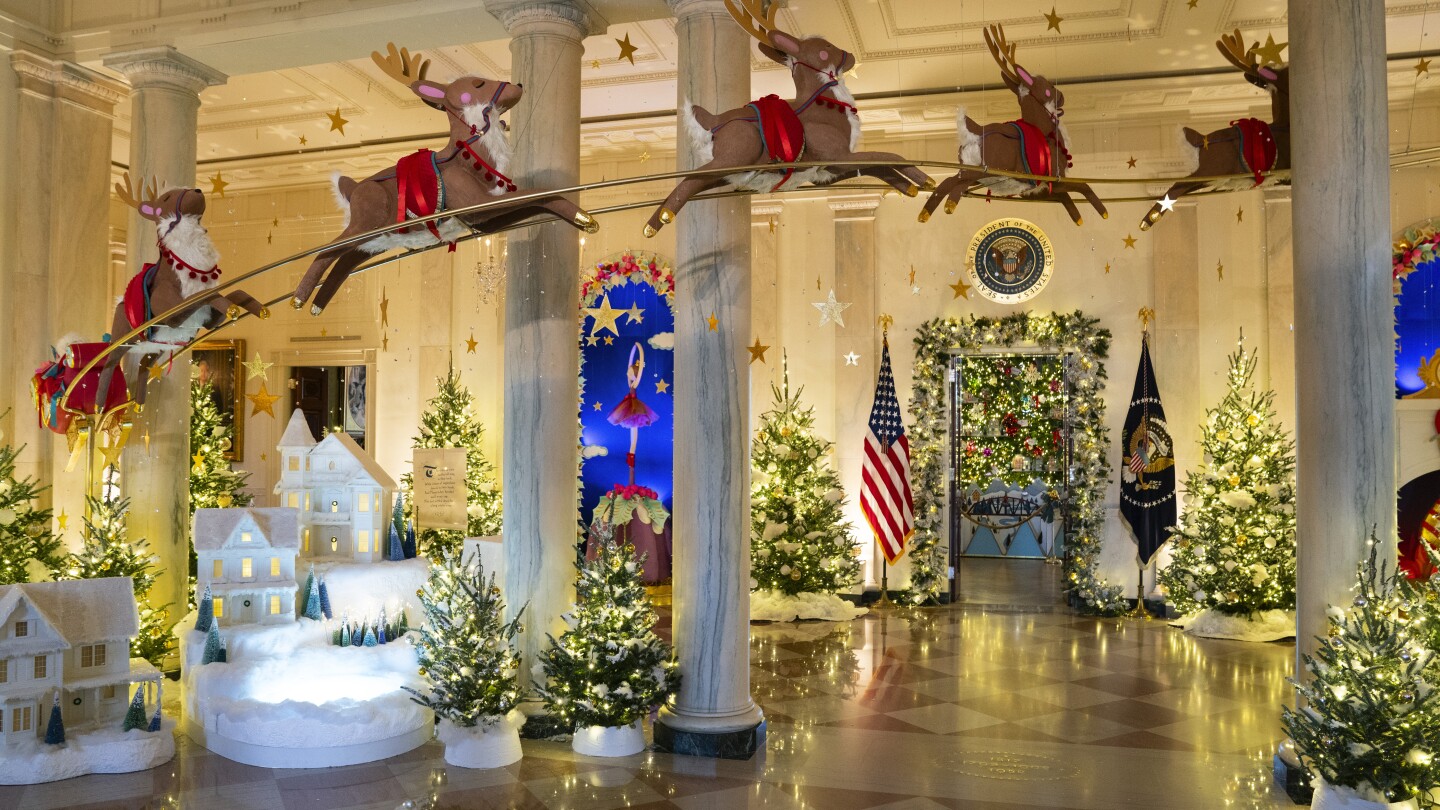2023 White House Christmas decorations revealed AP News