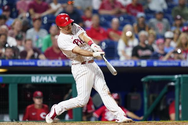 J.T. Realmuto hits tiebreaking homer as Phillies win home opener