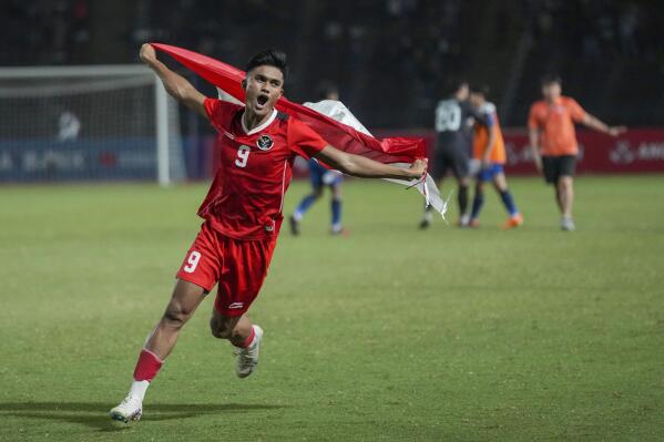 Vietnamese striker's bra-like vest during SEA Games semifinal