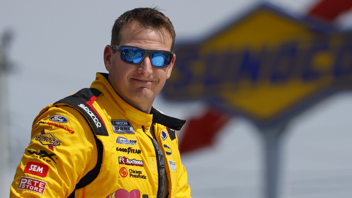 Бившият победител в Daytona 500 Макдауъл ще напусне Front Row Motorsports в края на сезона на NASCAR