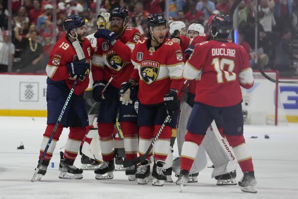 Vegas Golden Knights pull away late to defeat the Florida Panthers