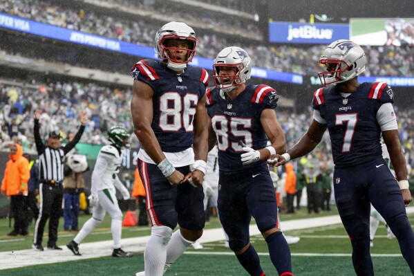 New England Patriots tight end Pharaoh Brown (86) celebrates with teammates after scoring a touchdown against the New York Jets during the second quarter of an NFL football game, Sunday, Sept. 24, 2023, in East Rutherford, N.J. (AP Photo/Adam Hunger)