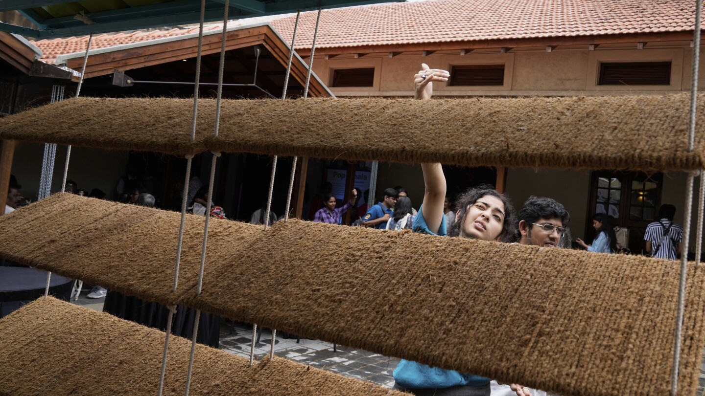 How an innovative portable shelter could help India's outdoor workers beat the heat