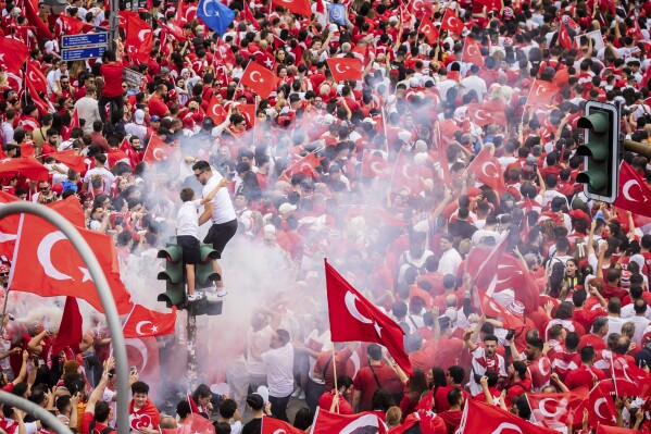 Turkey's fans gather for a fan meeting at Breitscheidplatz before the start of the Euro 2024 quarterfinal soccer match between Netherlands and Turkey in Berlin, Saturday, July 6, 2024. (Christoph Soeder/dpa via AP)