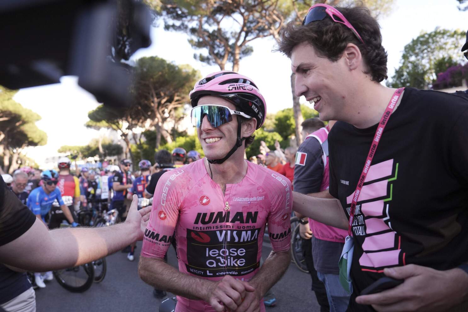 El británico Simon Yates finalmente conquista el título esquivo del Giro de Italia