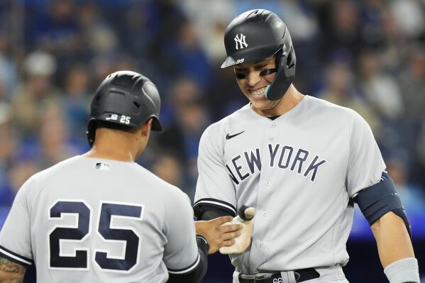 Donaldson homers twice as Blue Jays top Yankees
