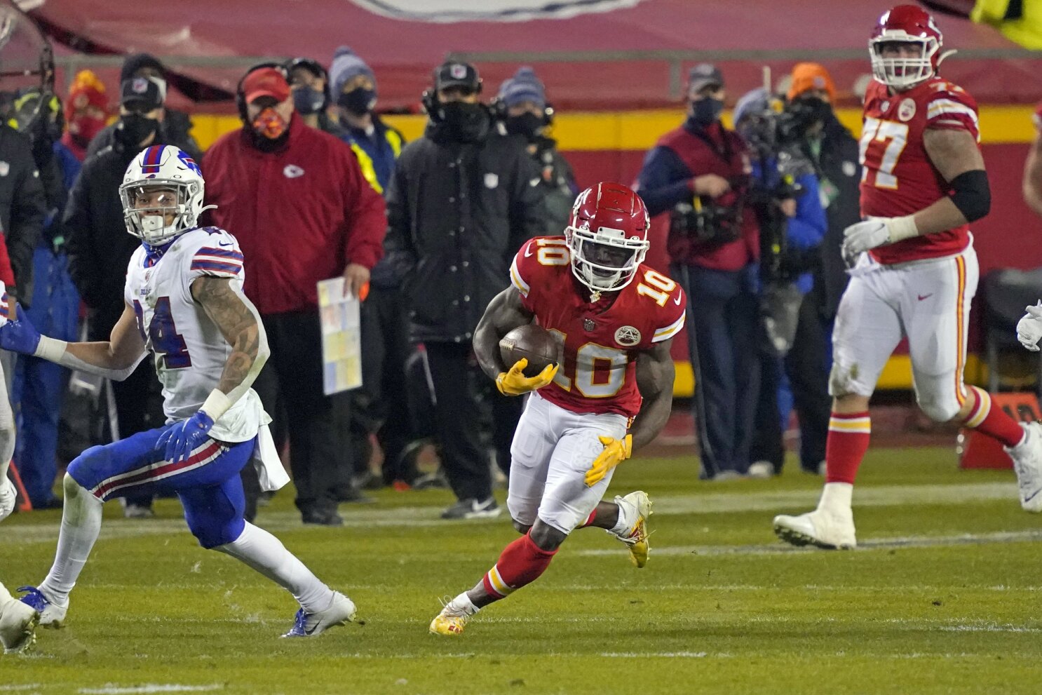 Chiefs Defeat Buccaneers, 27-24, in Career Game for Tyreek Hill