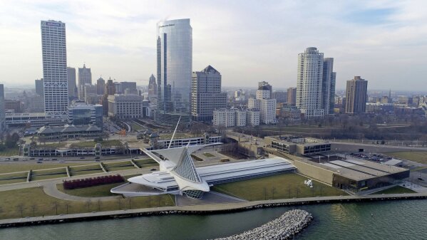 
              This Dec. 13, 2017 photo shows The Milwaukee Art Museum, on water front, and the downtown skyline in Milwaukee. The Democratic National Committee has selected Milwaukee to host the 2020 national convention. (Mike De Sisti/Milwaukee Journal-Sentinel via AP)
            