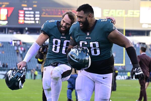 PHILADELPHIA, PA - OCTOBER 30: Philadelphia Eagles center Jason