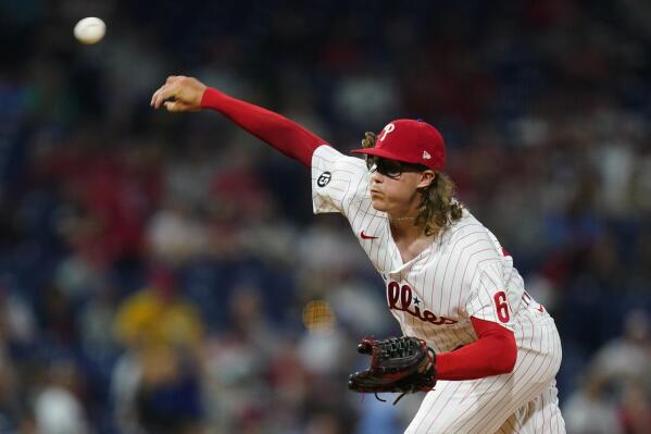 Phillies win a grand, old pitchers' duel