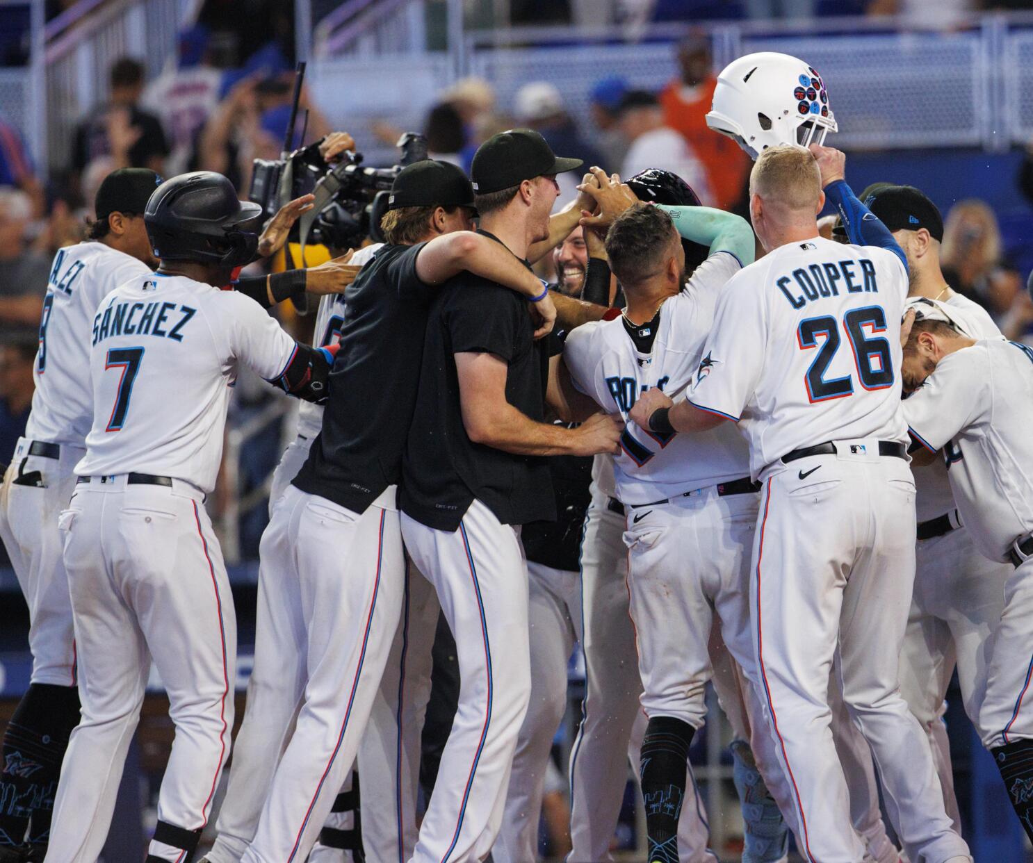 Uniforms worn for Miami Marlins at New York Mets on April 8, 2017