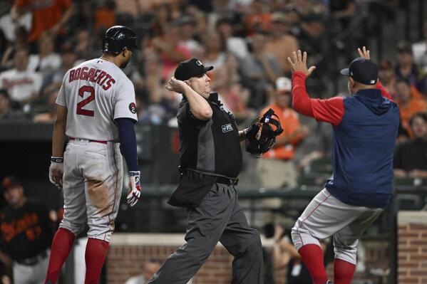 Orioles hit 5 homers, outslug Red Sox in wild 15-10 win