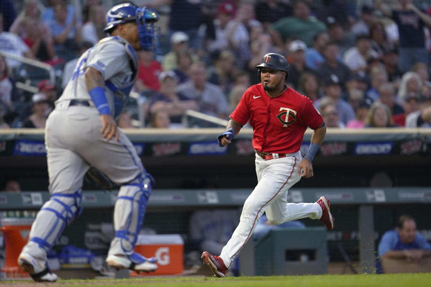 Twins bats get going in 4-2 win over Royals