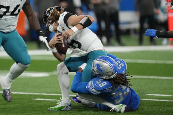 Jaguars' Lawrence plays after hurting left knee versus Lions