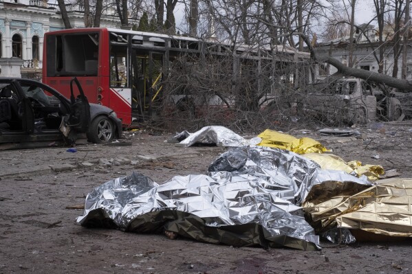 Dead bodies lie on the ground after a Russian missile strike on Sumy, Ukraine, Sunday April 13, 2025. (AP Photo/Volodymyr Hordiienko)
