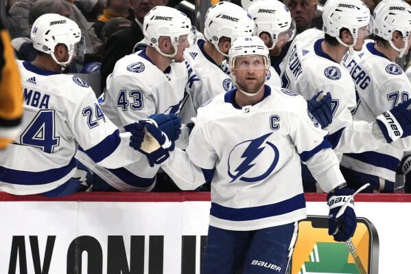 FILE - Tampa Bay Lightning's Steven Stamkos (91) returns to the bench after scoring during the second period of an NHL hockey game against the Pittsburgh Penguins in Pittsburgh, Saturday, April 6, 2024. The Nashville Predators made a big splash in the opening minutes of NHL free agency by signing Steven Stamkos, Jonathan Marchessault and Brady Skjei. (ĢӰԺ Photo/Gene J. Puskar, File)