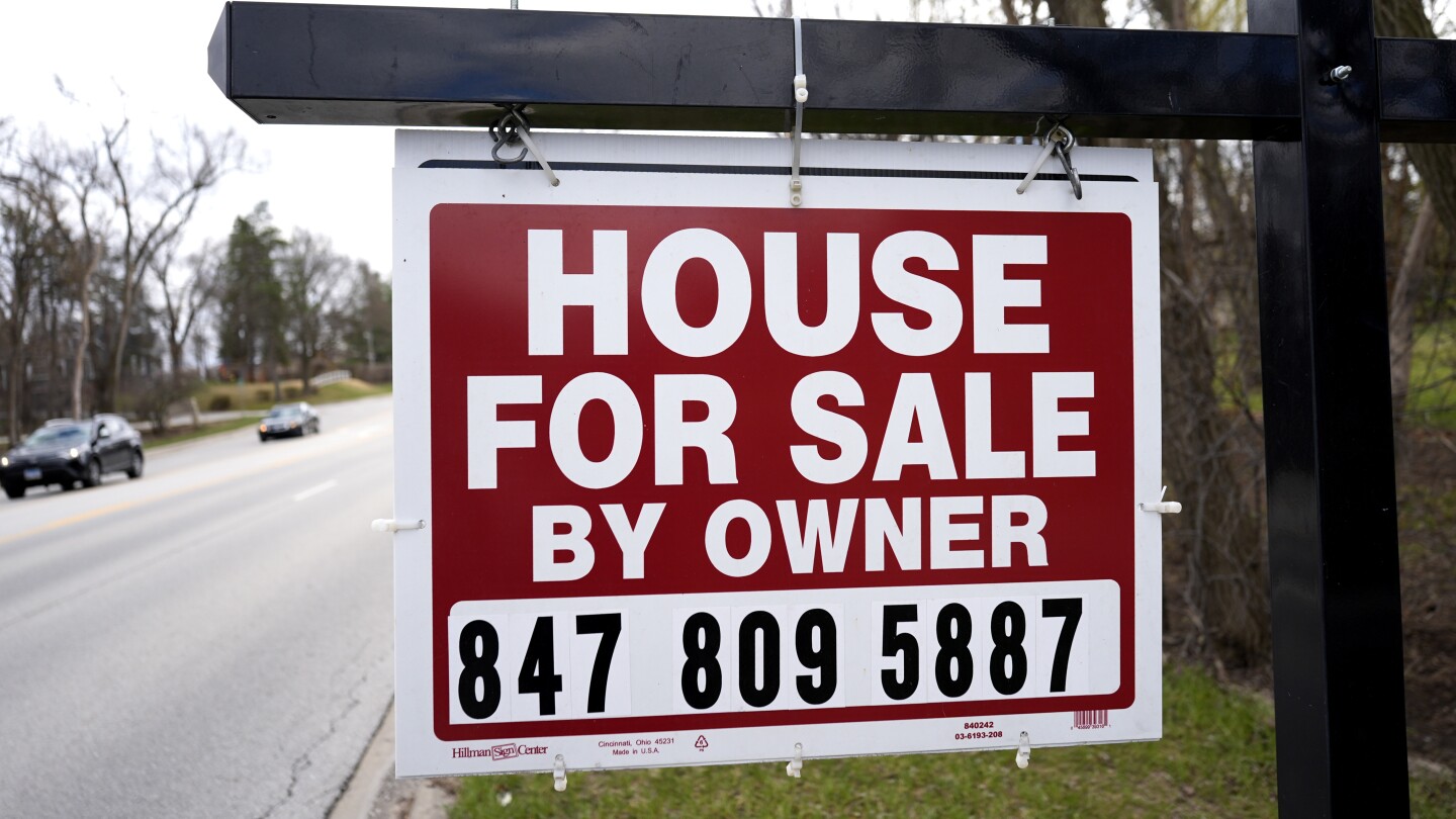 Средната дългосрочна ипотечна лихва в САЩ спада леко, облекчавайки разходите по заеми за купувачите на жилища