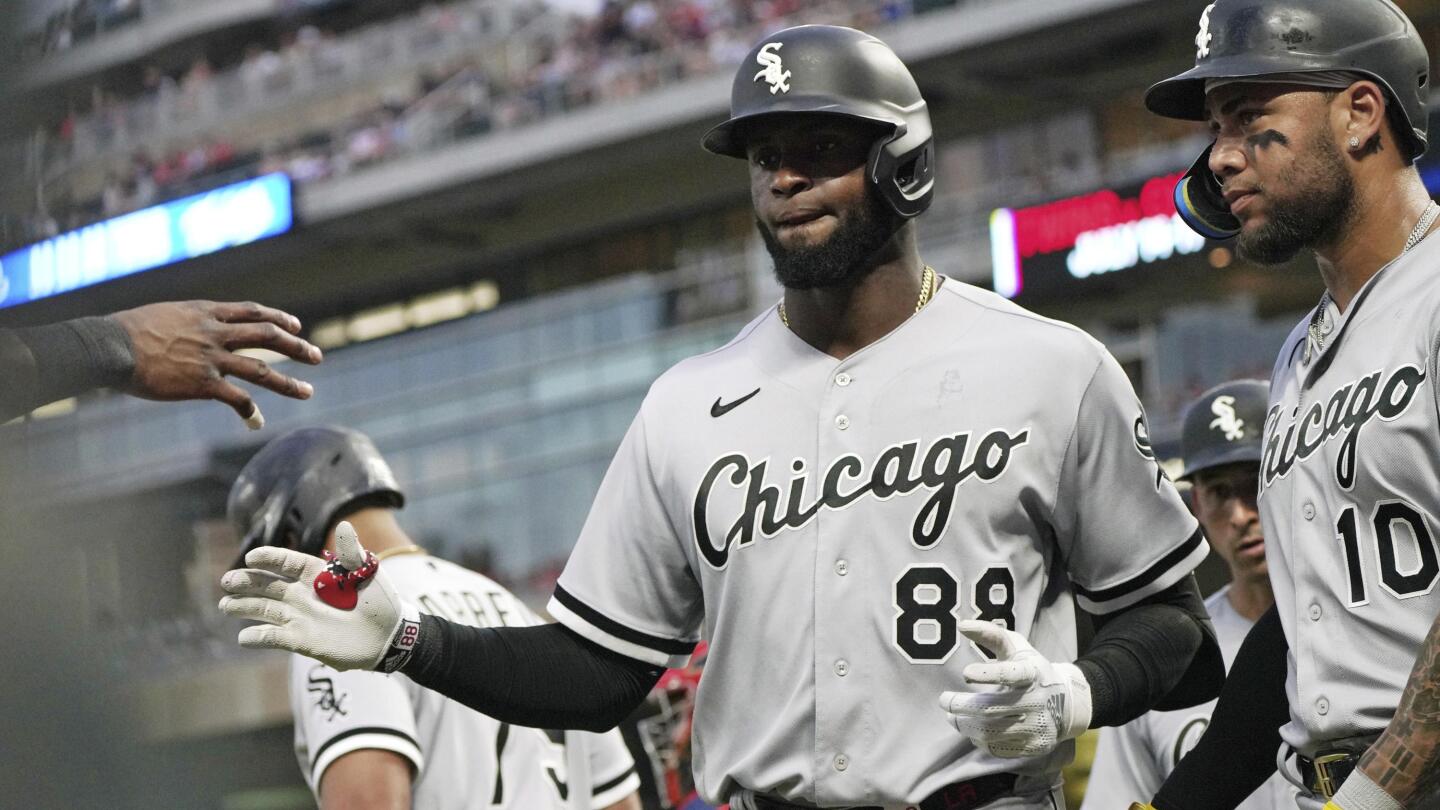 Luis Robert: Chicago White Sox CF cleared for rehab assignment HD