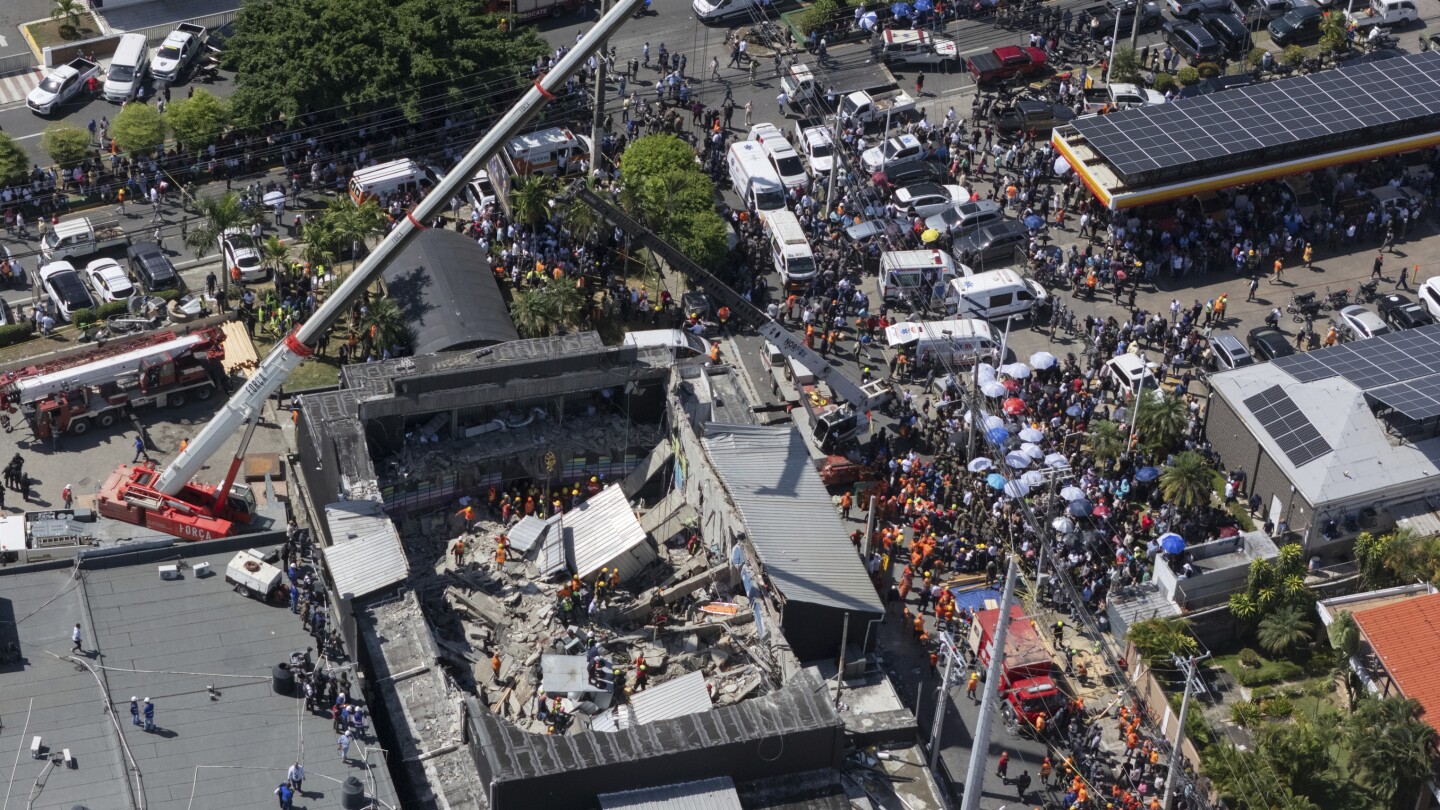 What is known about the roof collapse at a club in the Dominican Republic that killed at least 66