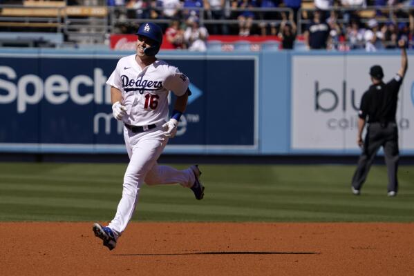 Jurickson Profar goes deep, 08/01/2022