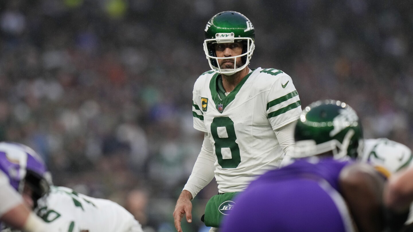 Aaron Rodgers meets with the Pittsburgh Steelers, AP source says