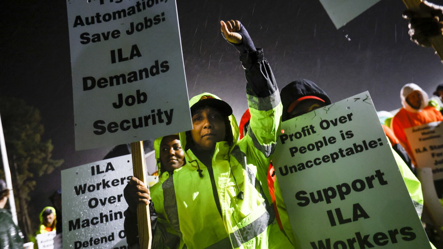 Dockworkers may have the negotiating advantage in their strike against US ports