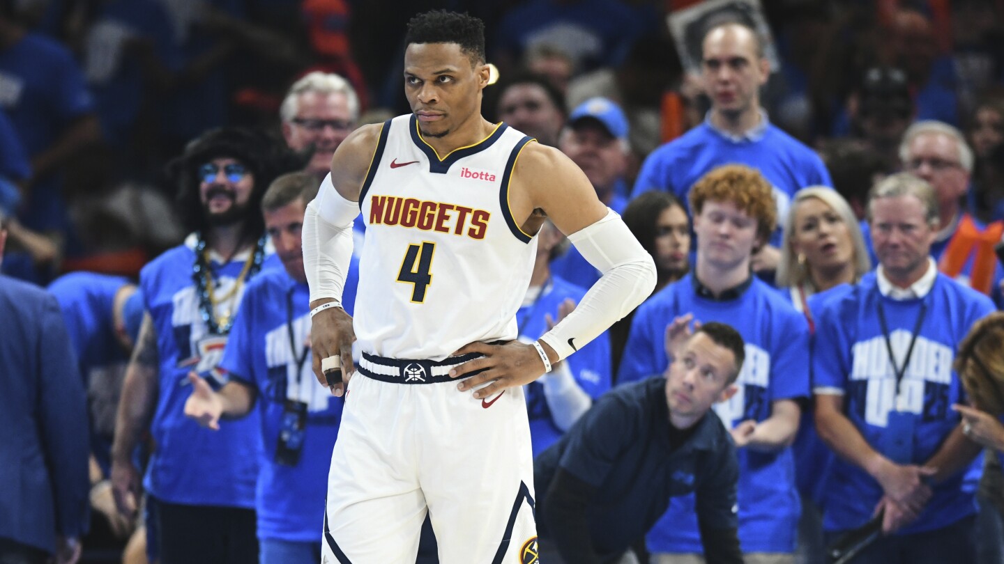 Westbrook no ejercerá opción de 3,5 millones para próxima temporada según fuente de AP
