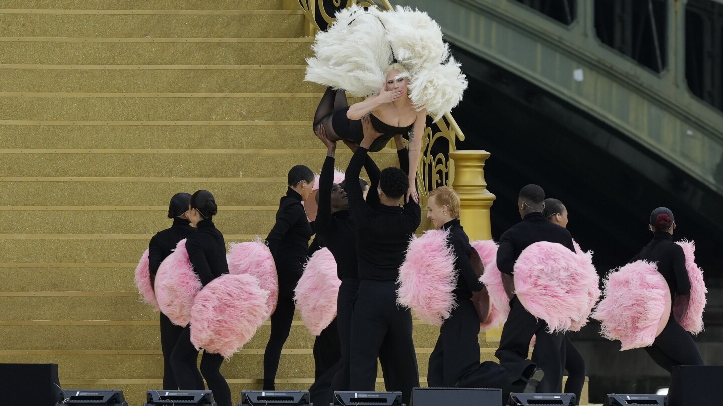 Welches französische Lied sang Lady Gaga bei der Eröffnungsfeier der Olympischen Spiele?
