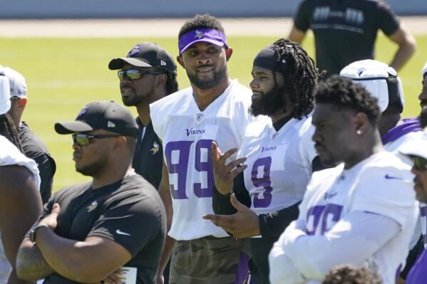 Vikings' Hunter is happy to be over the contract hump, for now, and get  back to practice