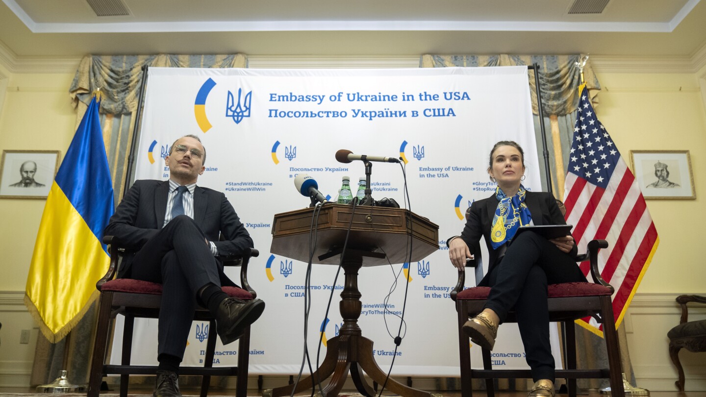 ВАШИНГТОН АП — Двама украински министри на правосъдието във Вашингтон