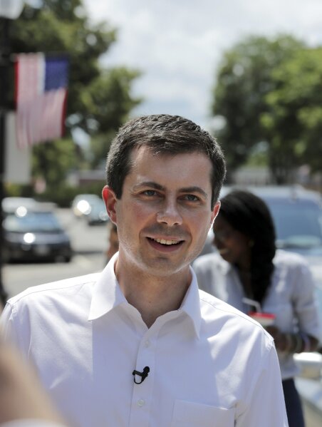 Straight Outta South Bend Pete Buttigieg 2020 T-Shirt (1w) Straight Outta South Bend Pete Buttigieg 2020 T-Shirt (1w)