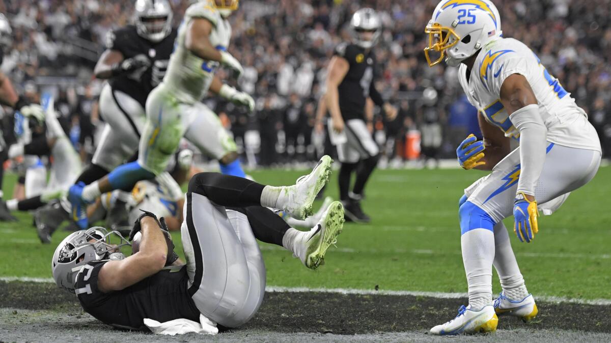 Raiders heading to playoffs, lowly Chargers maybe to LA