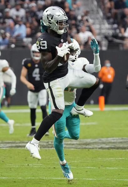 Peyton Barber runs Raiders past Dolphins for 3-0 start