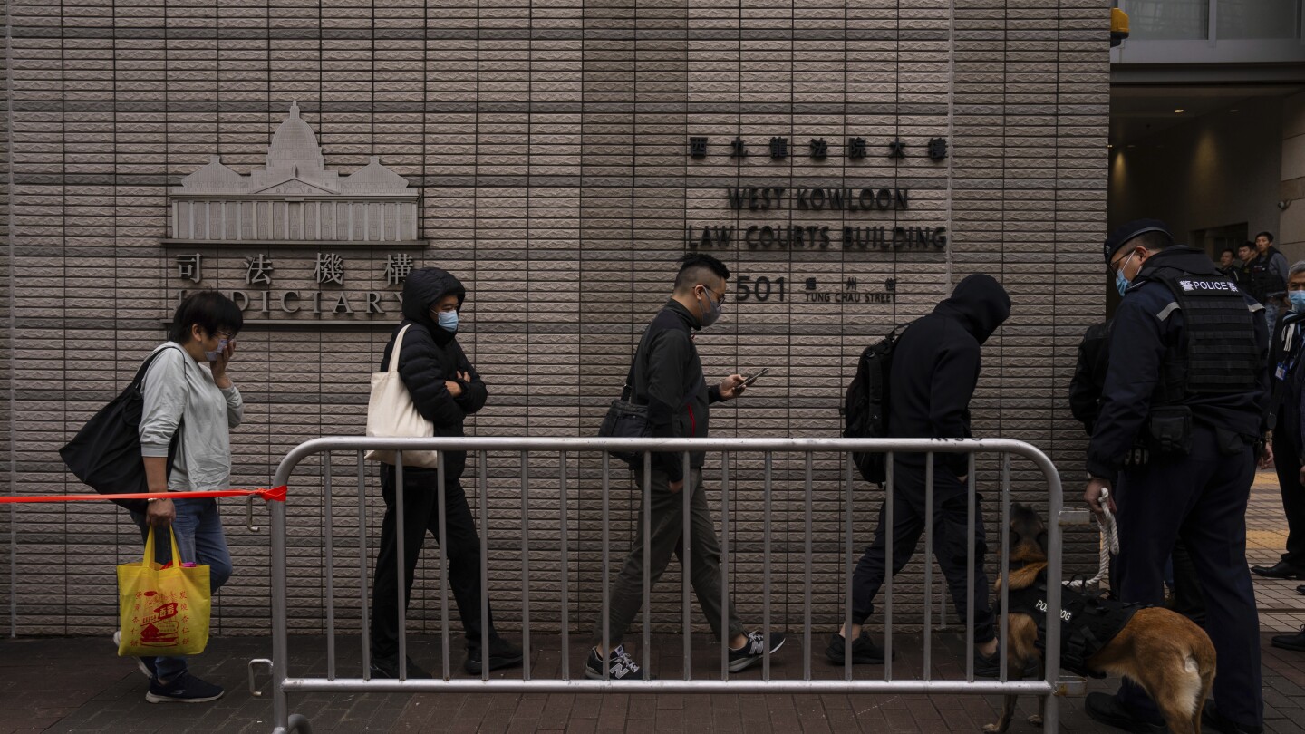 ХОНКОНГ АП — Процесът по националната сигурност срещу известния издател