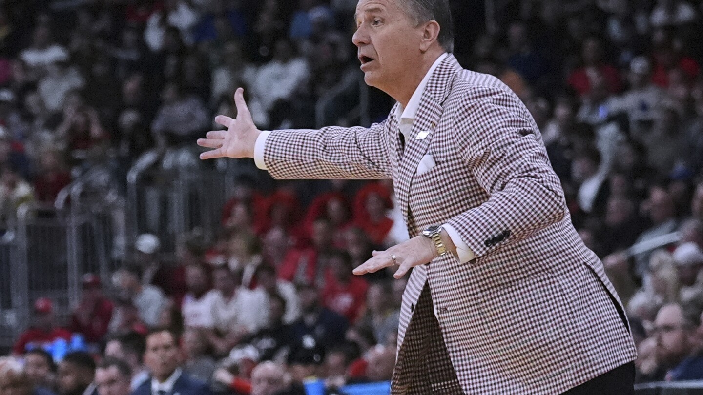 Sweet 16: Calipari guides Arkansas past Pitino, St. John's 75-66 for 16th trip to regional semifinal