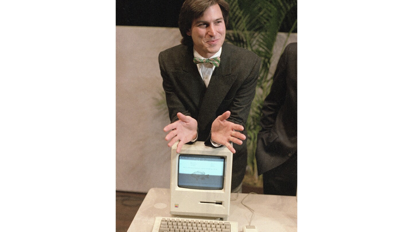 Днешният акцент в историята На 24 януари 1984 г Apple Computer