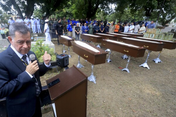 Federal police superintendent Jose Roberto Peres speaks during a burial service for nine unidentified migrants, at the Sao Jorge cemetery, in Belem, Para state, Brazil, Thursday, April 25, 2024. The bodies of nine migrants found on an African boat off the northern coast of Brazil's Amazon region were buried Thursday with a solemn ceremony. (AP Photo/Paulo Santos)