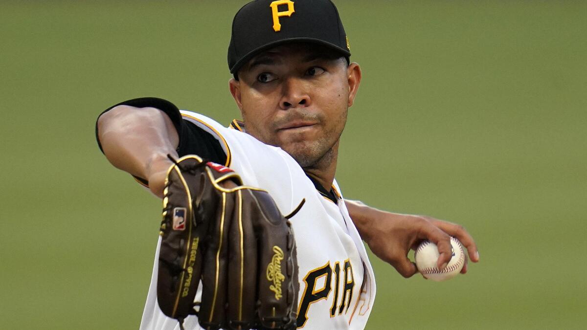 Reports: Cardinals finalizing a deal for Pirates' lefty Jose Quintana