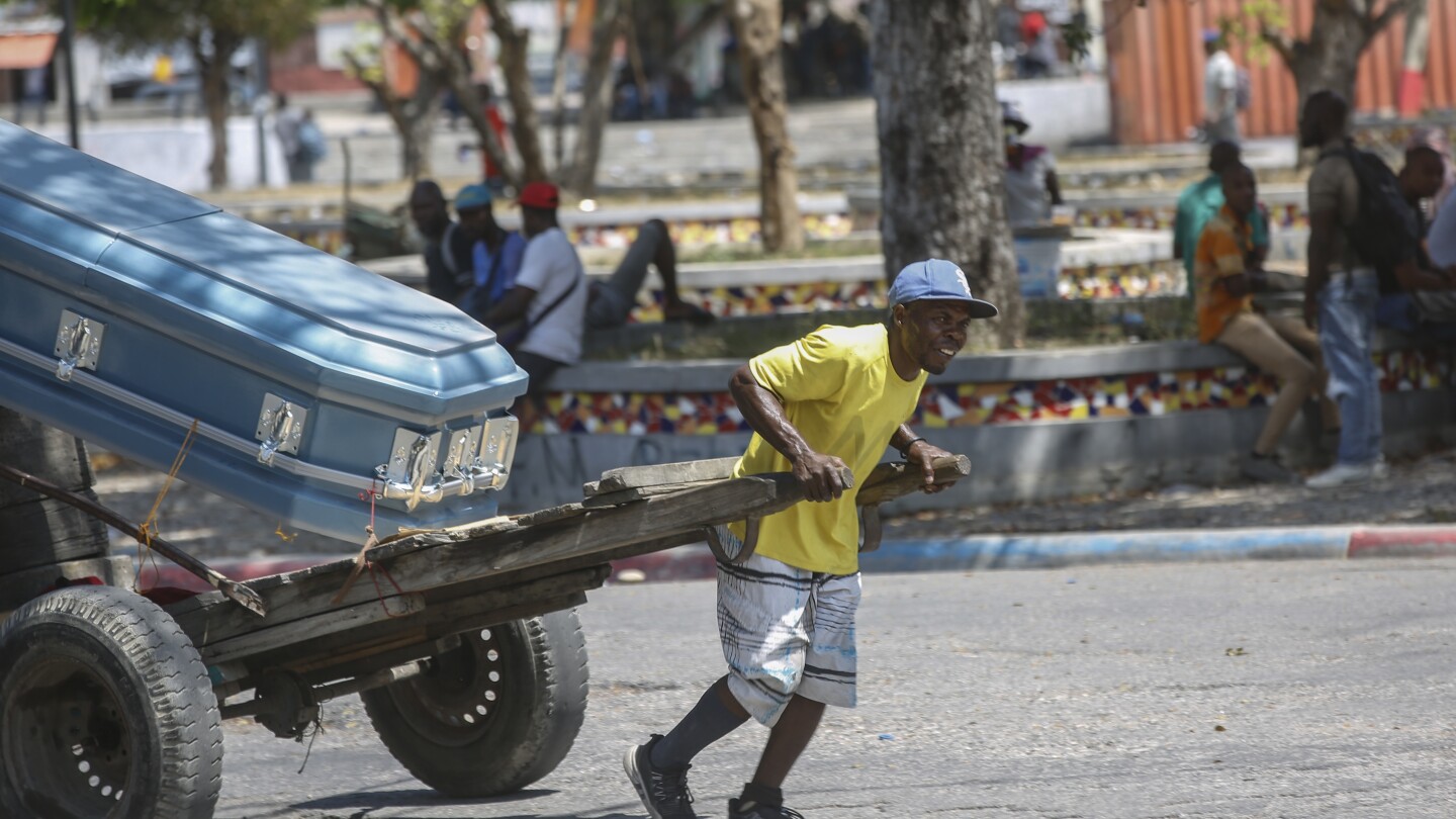 Als Banden Haitis Hauptstadt überfielen, flohen einem Bericht zufolge innerhalb von 13 Tagen mehr als 33.000 Menschen